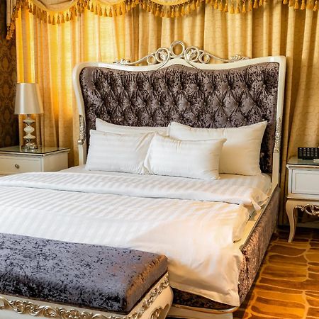 Hoang Trieu Hotel Хошимин Екстериор снимка