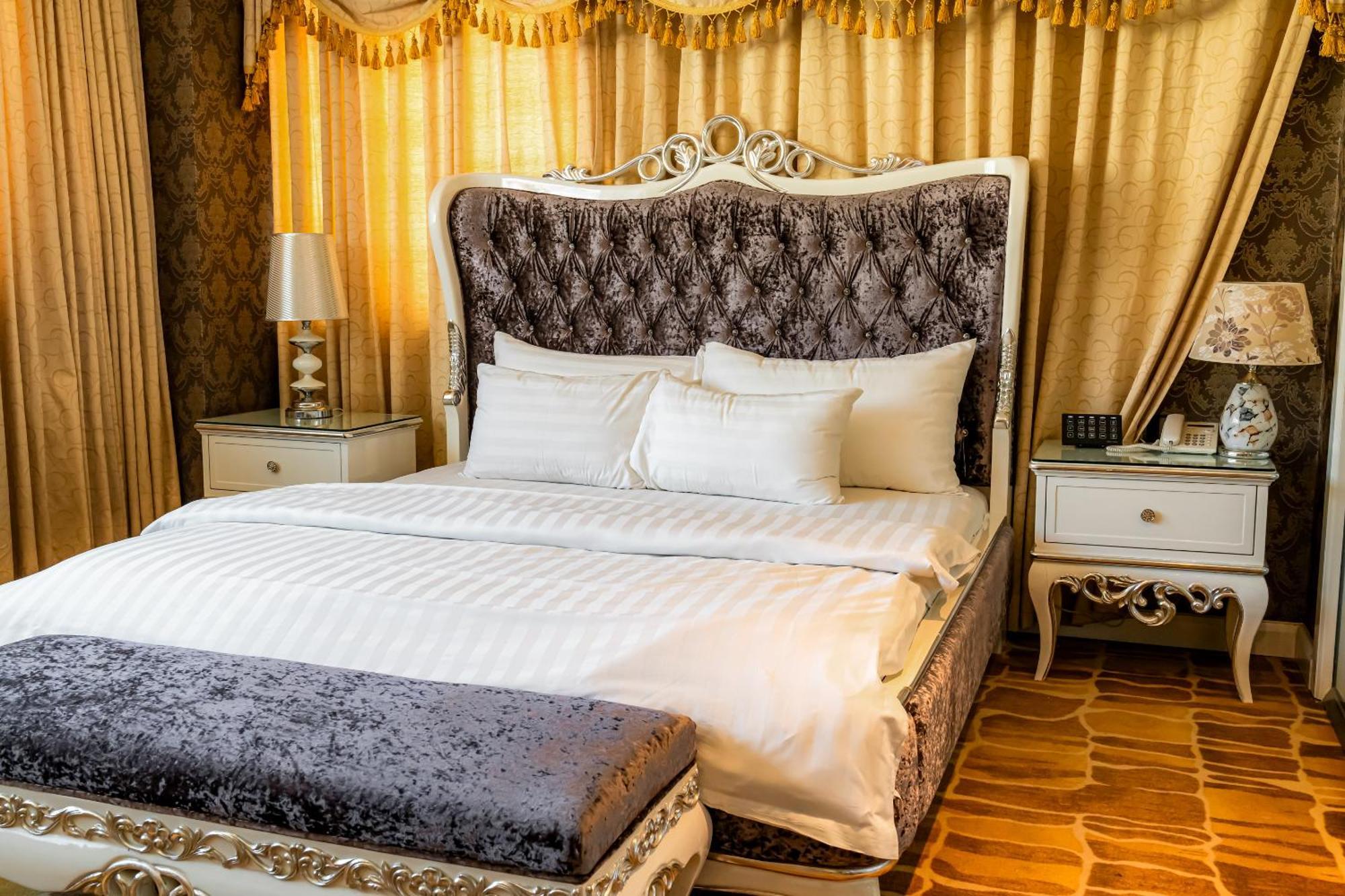 Hoang Trieu Hotel Хошимин Екстериор снимка