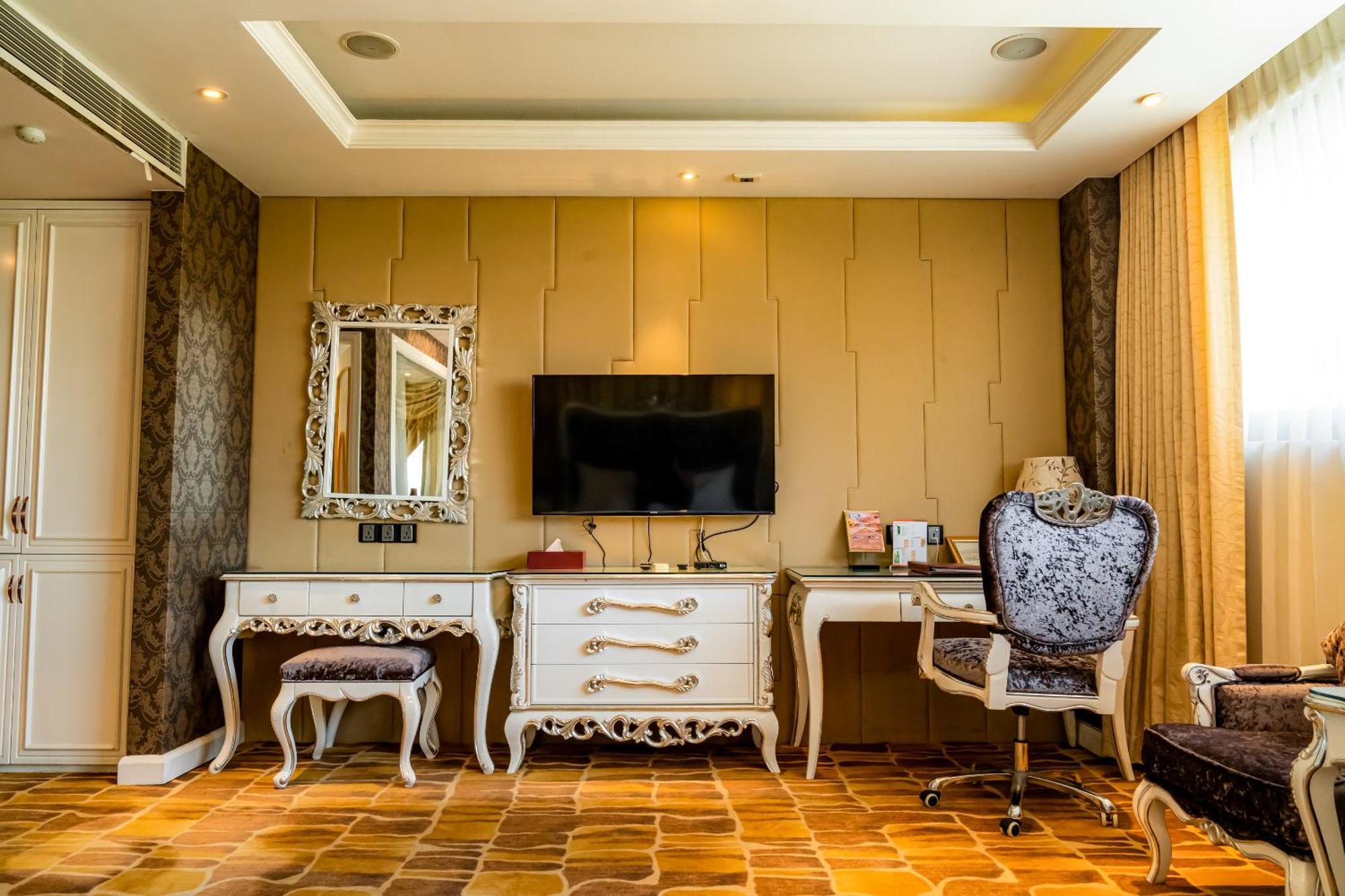 Hoang Trieu Hotel Хошимин Екстериор снимка