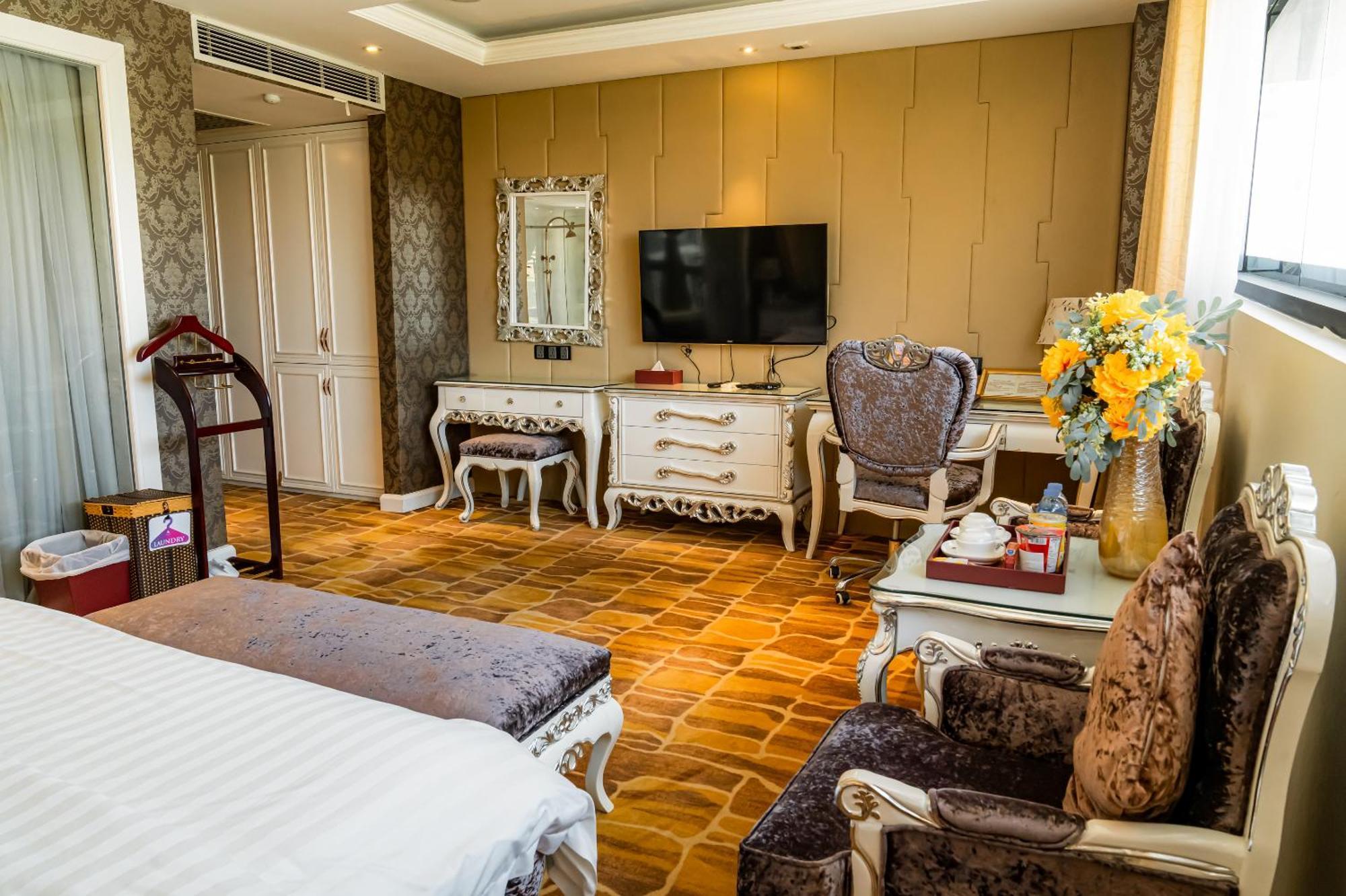 Hoang Trieu Hotel Хошимин Екстериор снимка