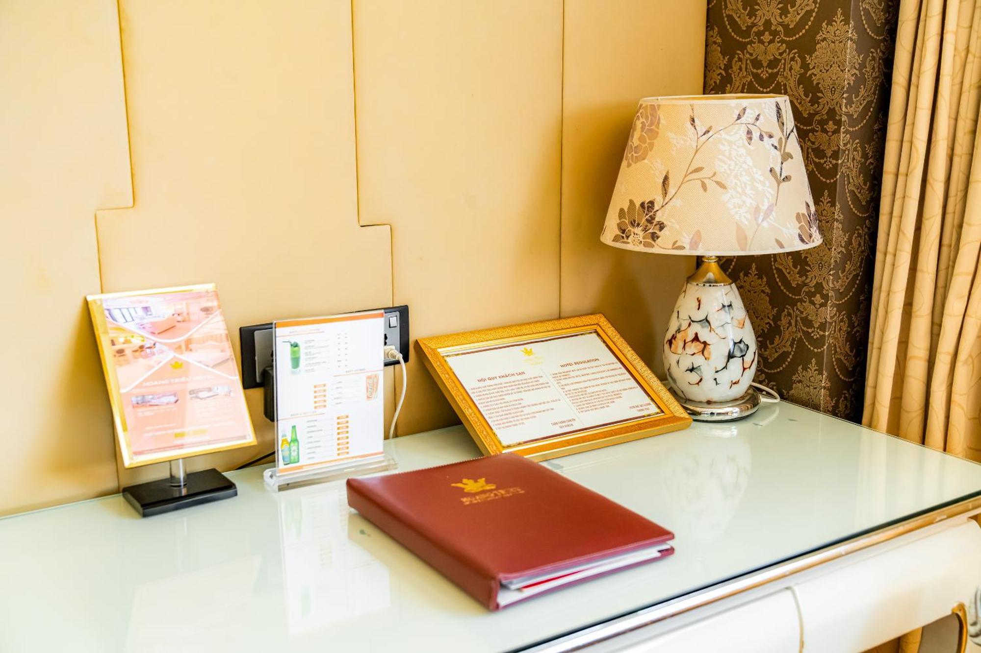Hoang Trieu Hotel Хошимин Екстериор снимка