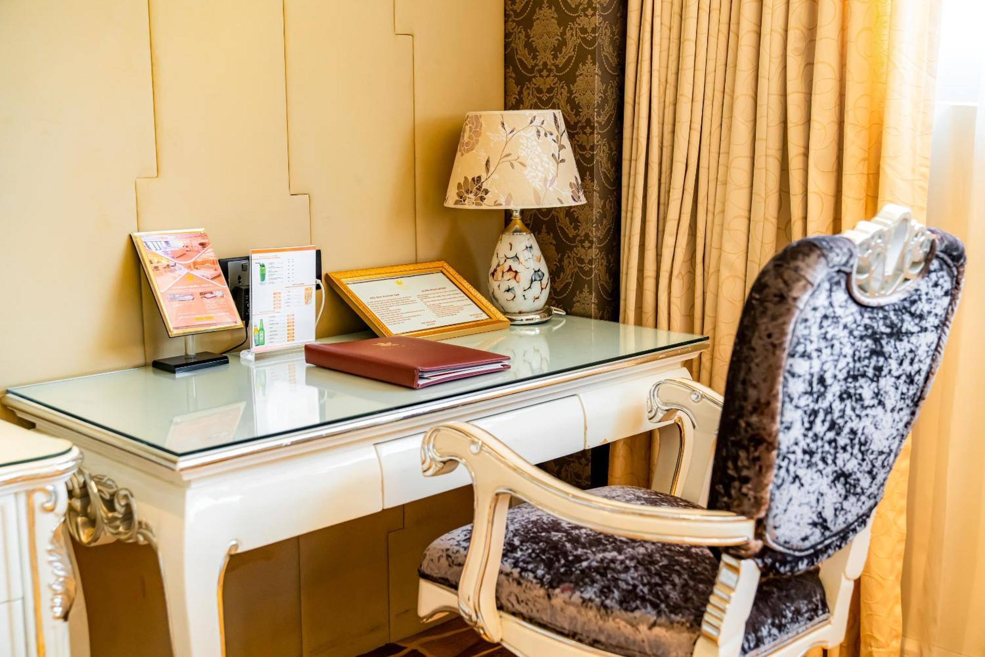 Hoang Trieu Hotel Хошимин Екстериор снимка