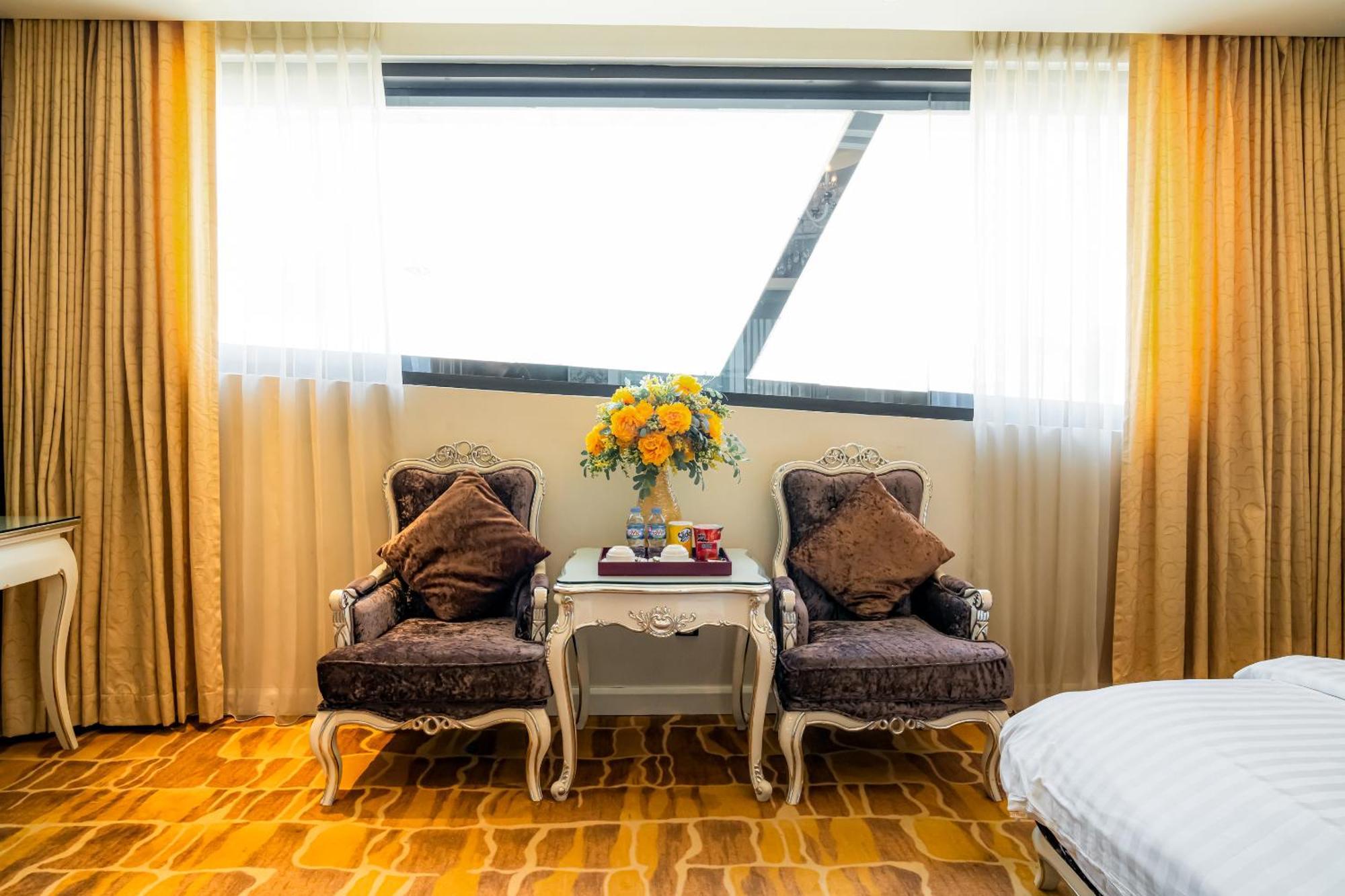 Hoang Trieu Hotel Хошимин Екстериор снимка