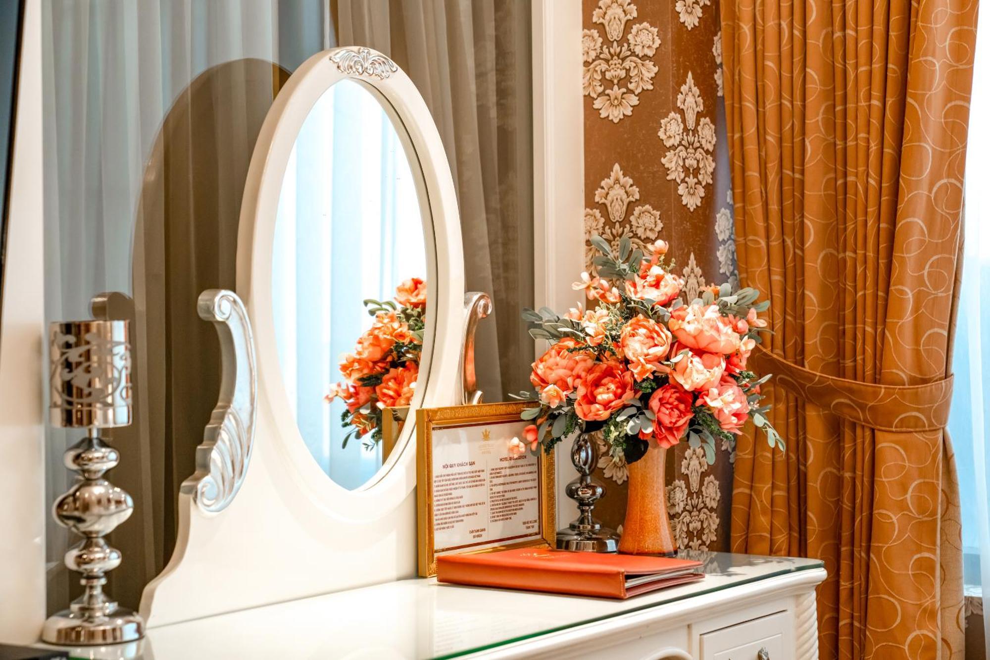 Hoang Trieu Hotel Хошимин Екстериор снимка