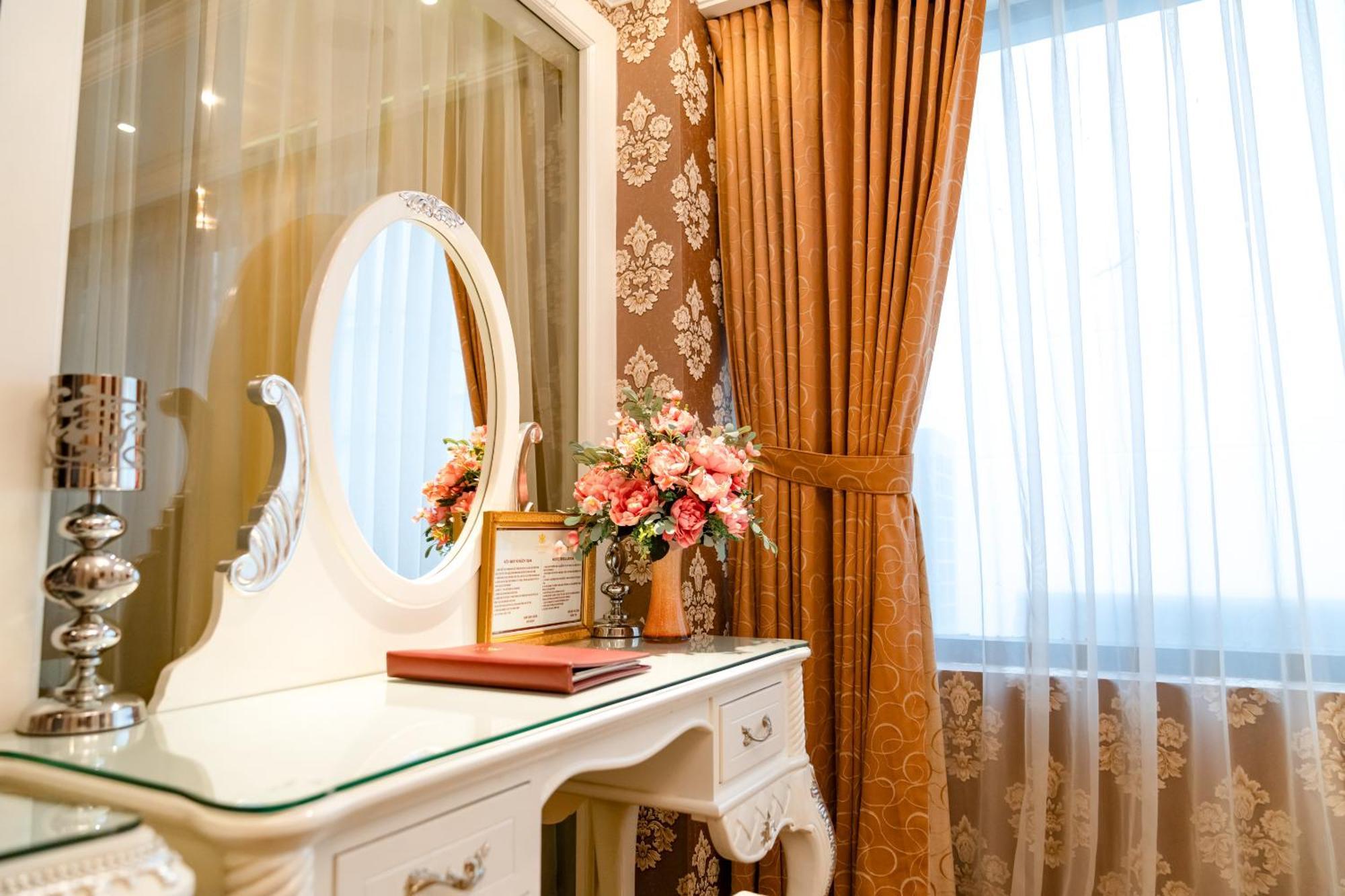 Hoang Trieu Hotel Хошимин Екстериор снимка