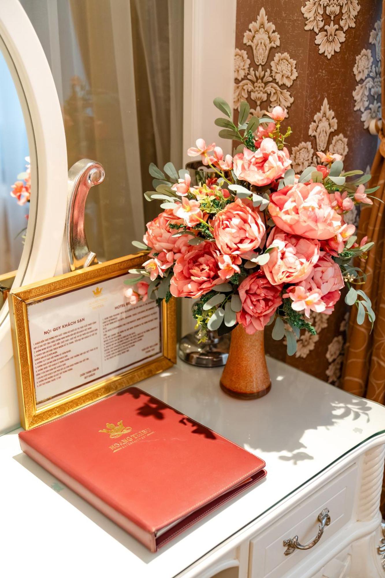 Hoang Trieu Hotel Хошимин Екстериор снимка