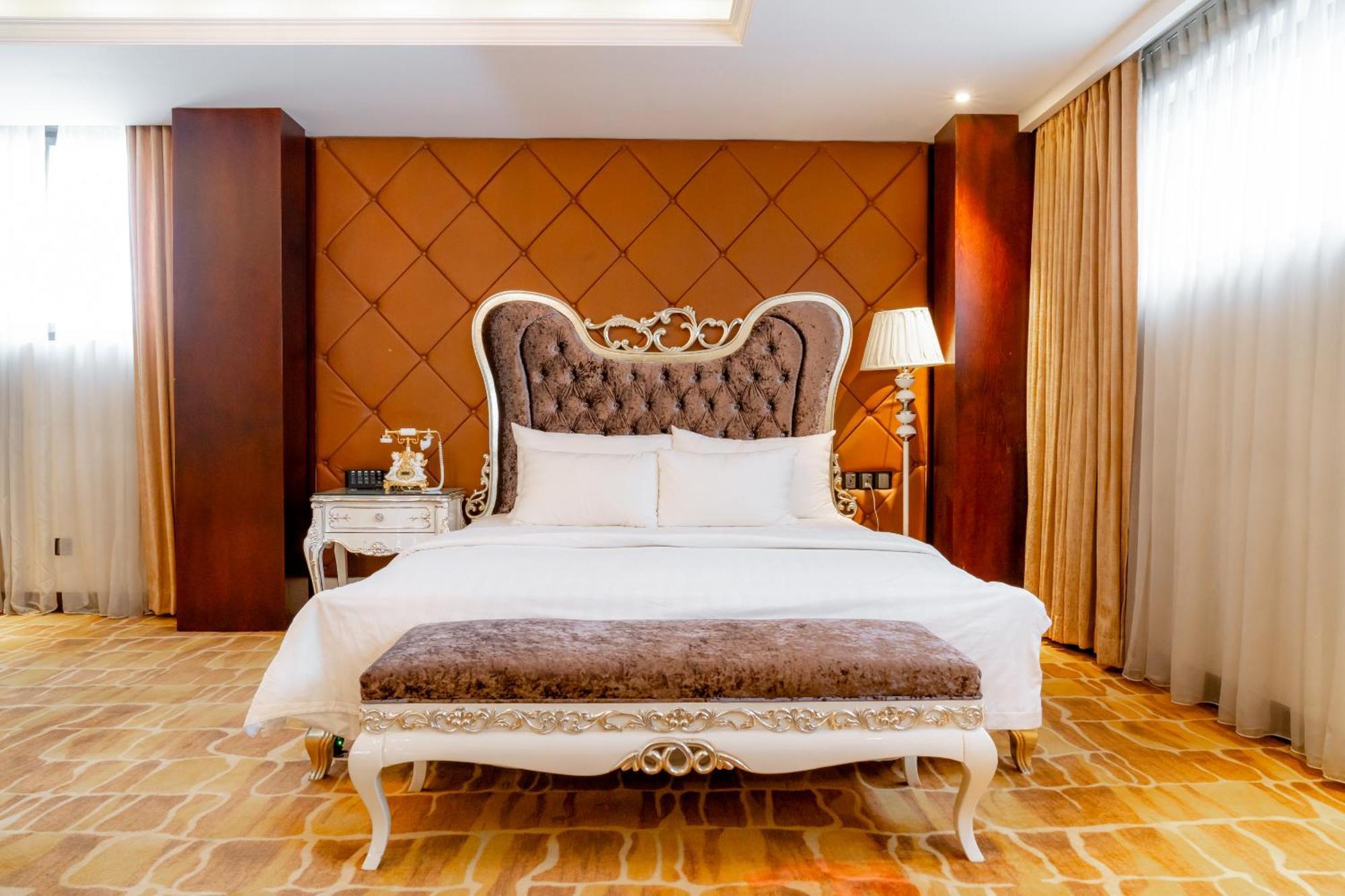 Hoang Trieu Hotel Хошимин Екстериор снимка