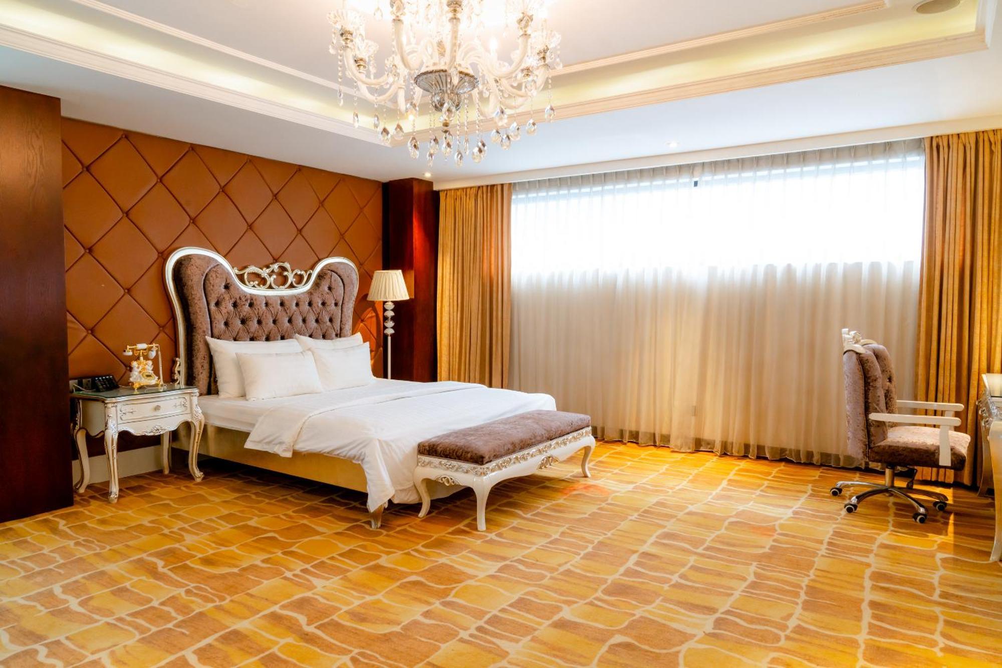 Hoang Trieu Hotel Хошимин Екстериор снимка