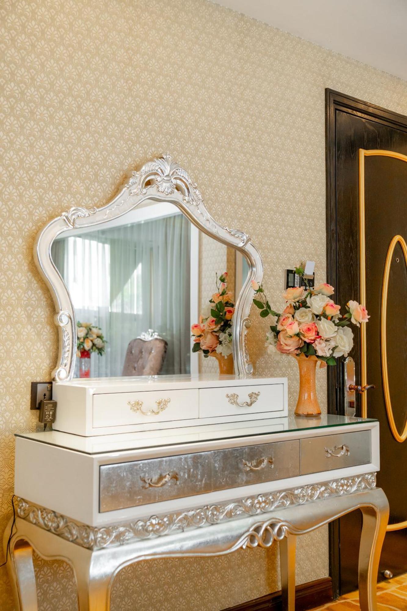 Hoang Trieu Hotel Хошимин Екстериор снимка