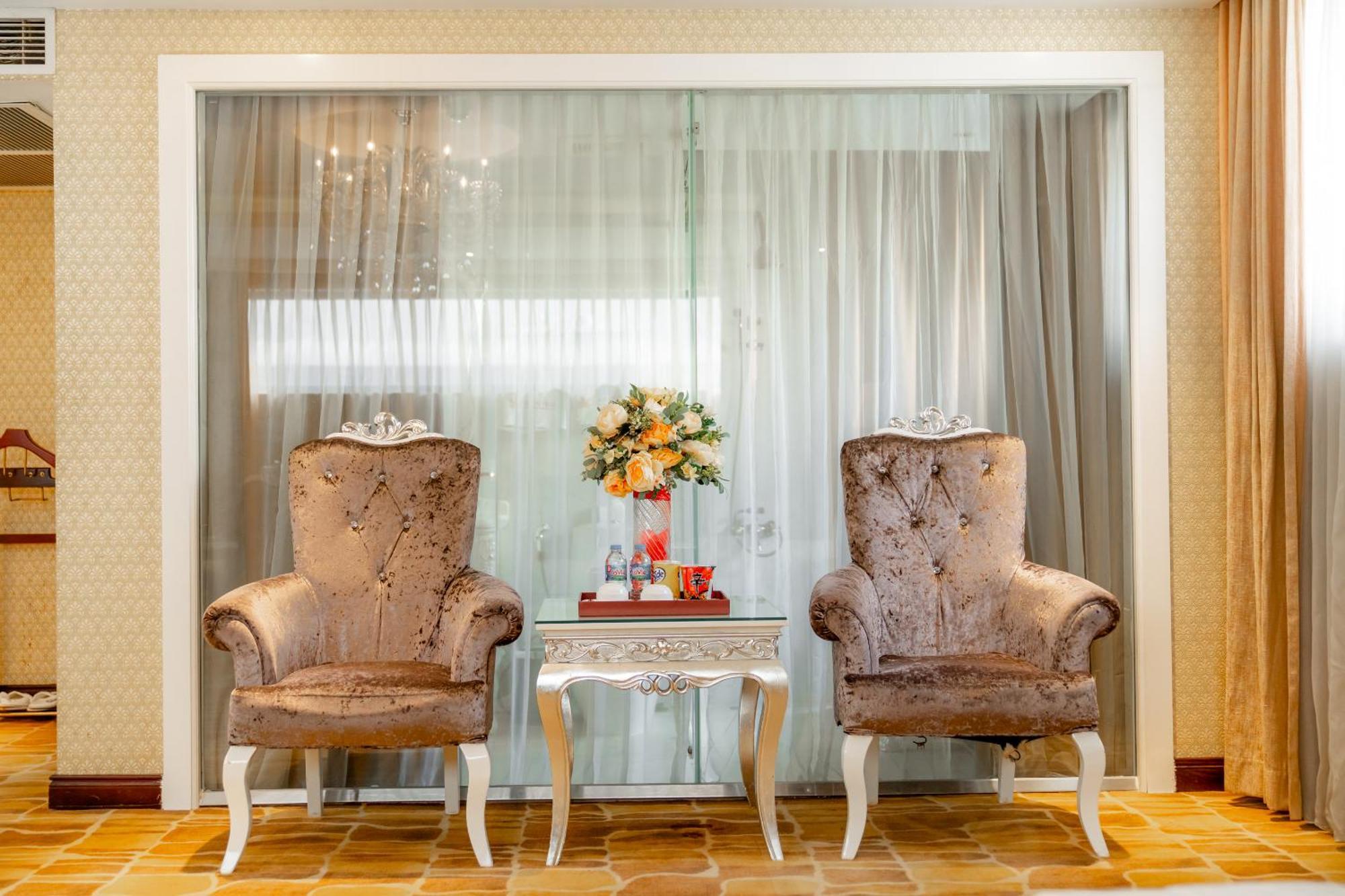 Hoang Trieu Hotel Хошимин Екстериор снимка