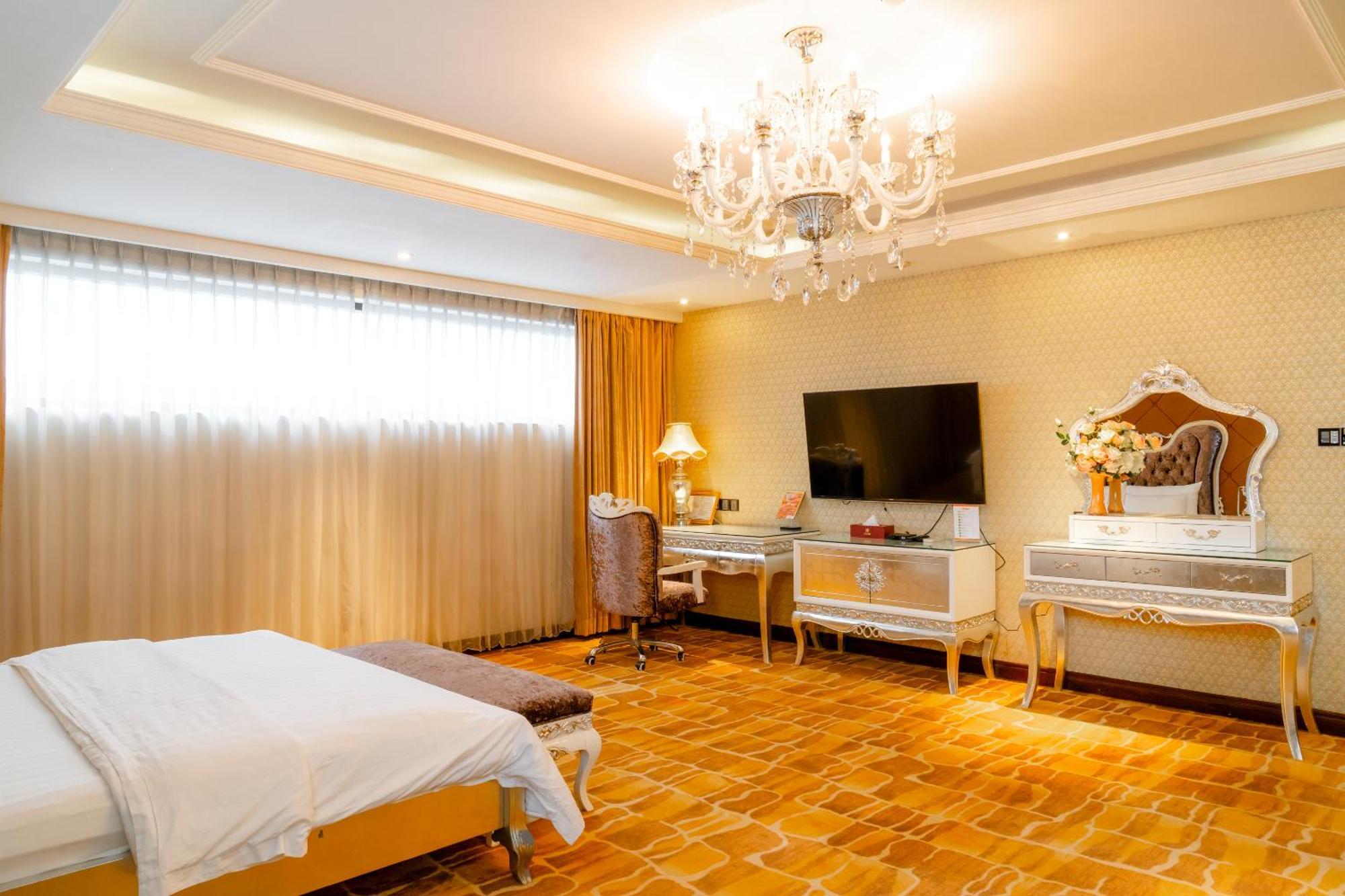 Hoang Trieu Hotel Хошимин Екстериор снимка