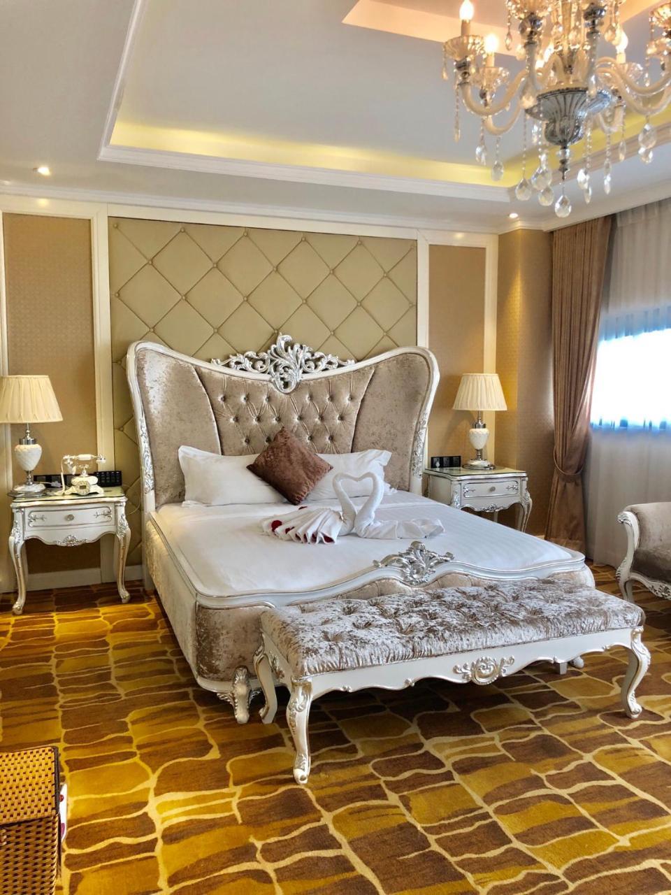 Hoang Trieu Hotel Хошимин Екстериор снимка
